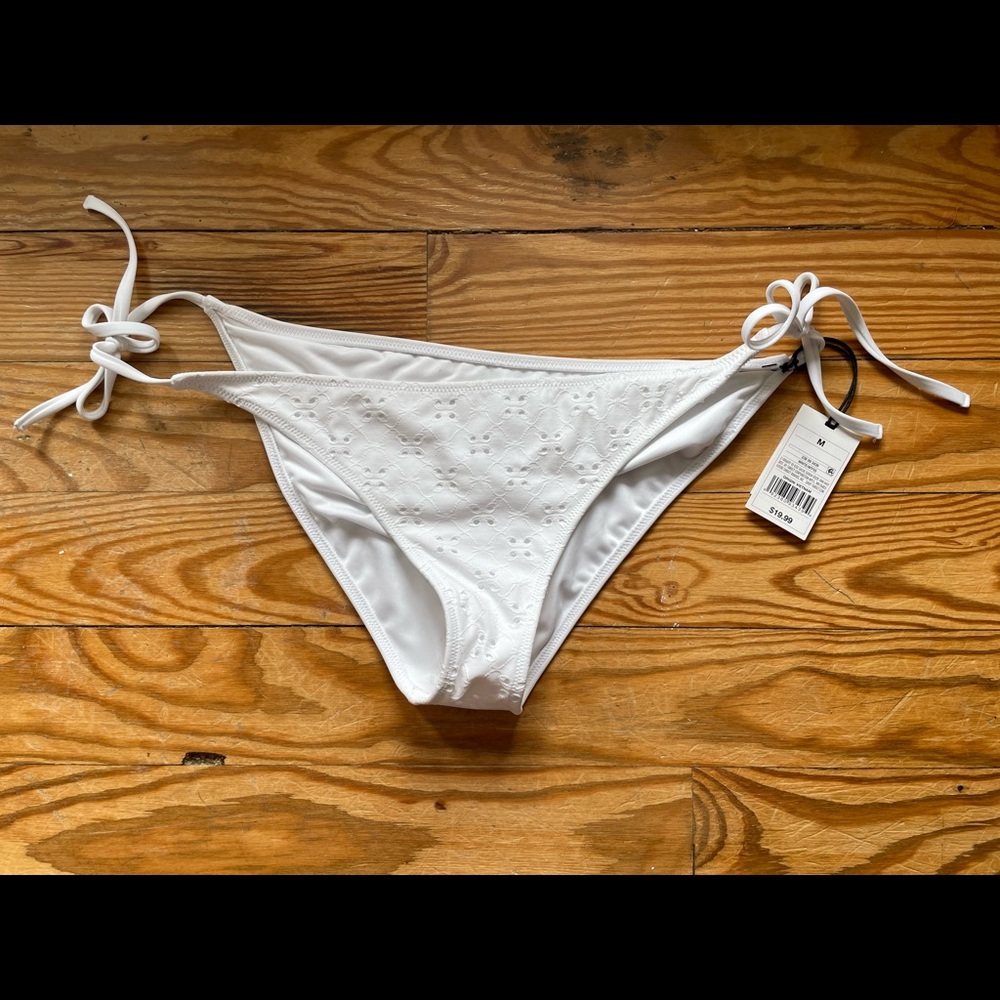 White bikini bottom with eyelet detail - Shade & Shore NWT